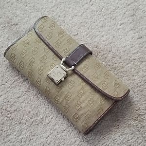Dooney & Bourke wallet